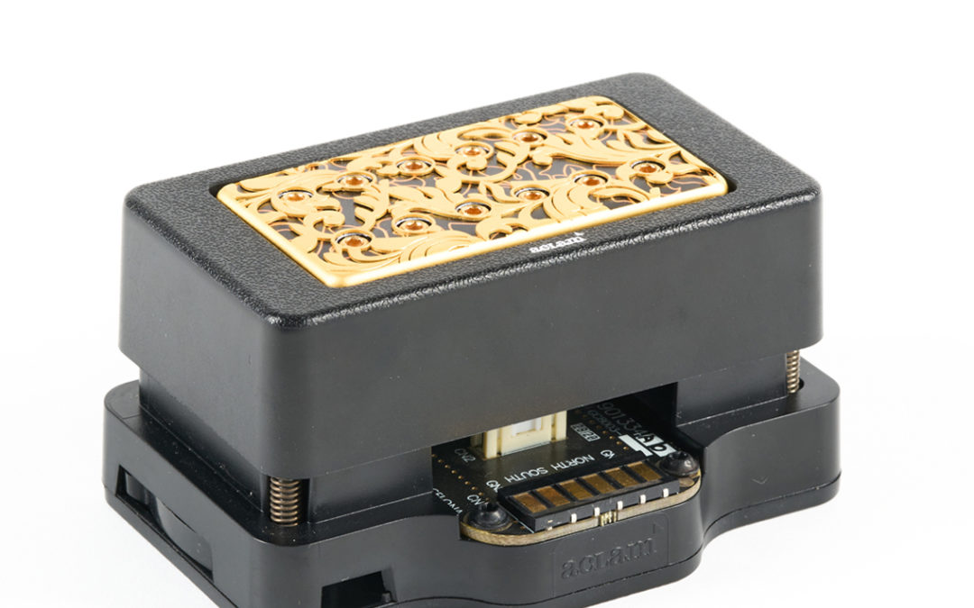 UTOPIA. NECK. BLACK-GOLD
